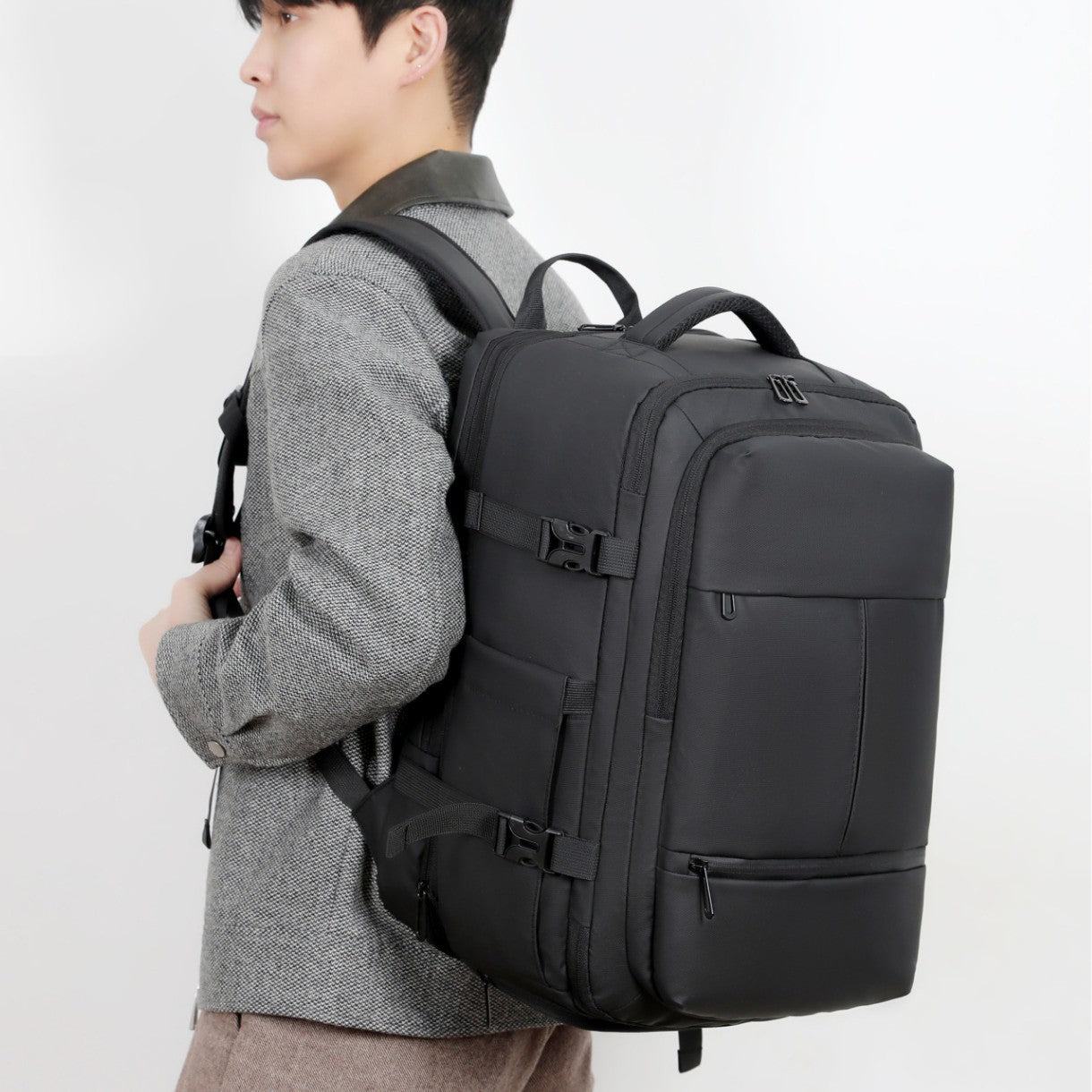 2d3ce851-1843-4dee-adc4-d1b79fd83460.jpg WYNNEFIELD PRO PACK High-capacity Travel Backpack - Image 5