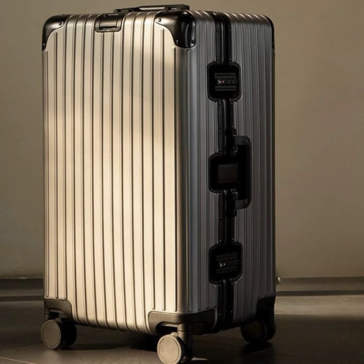 74e5020a-a85f-4002-95f8-43f49c26897f_trans.jpg KINGSESSING PRO 28" All-Aluminum DURABLE Suitcase - Image 2